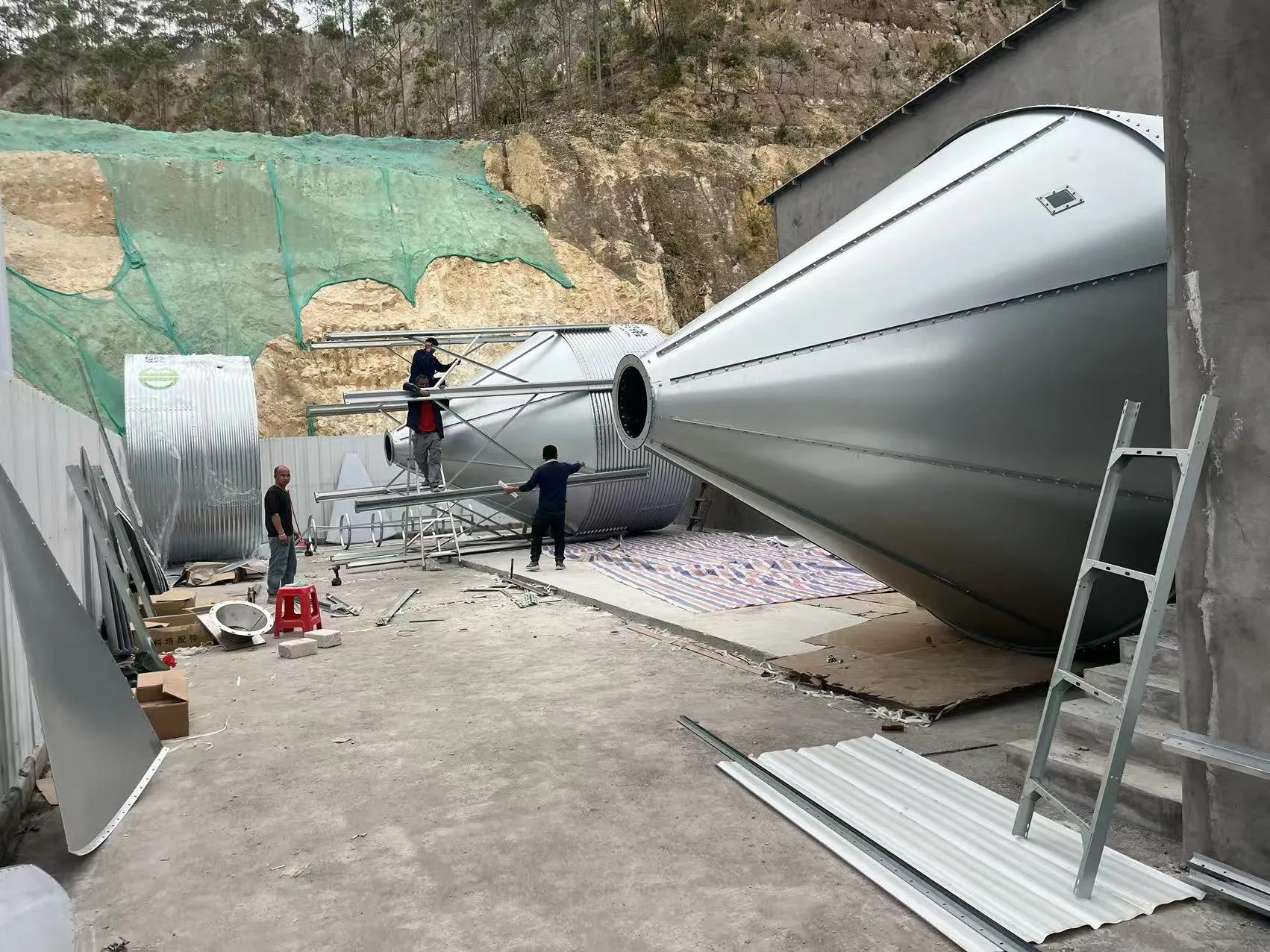 Grootschalig varkensboerderijproject van Debabrother in Guangdong In aanbouw met verwachte capaciteit van 300.000 biggen per jaar
