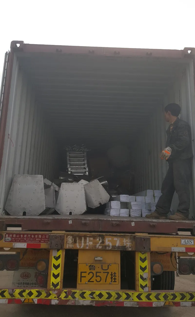 Nieuwe exportupdate: alle apparatuur voor het varkensboerderijproject van Deba Brothers in Nigeria is ingepakt en klaar om in containers te worden geladen